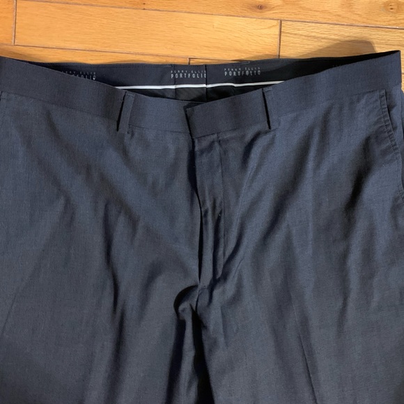 Men’s Perry Ellis Portfolio lightweight dress pants. 40x30 charcoal color - Picture 2 of 4